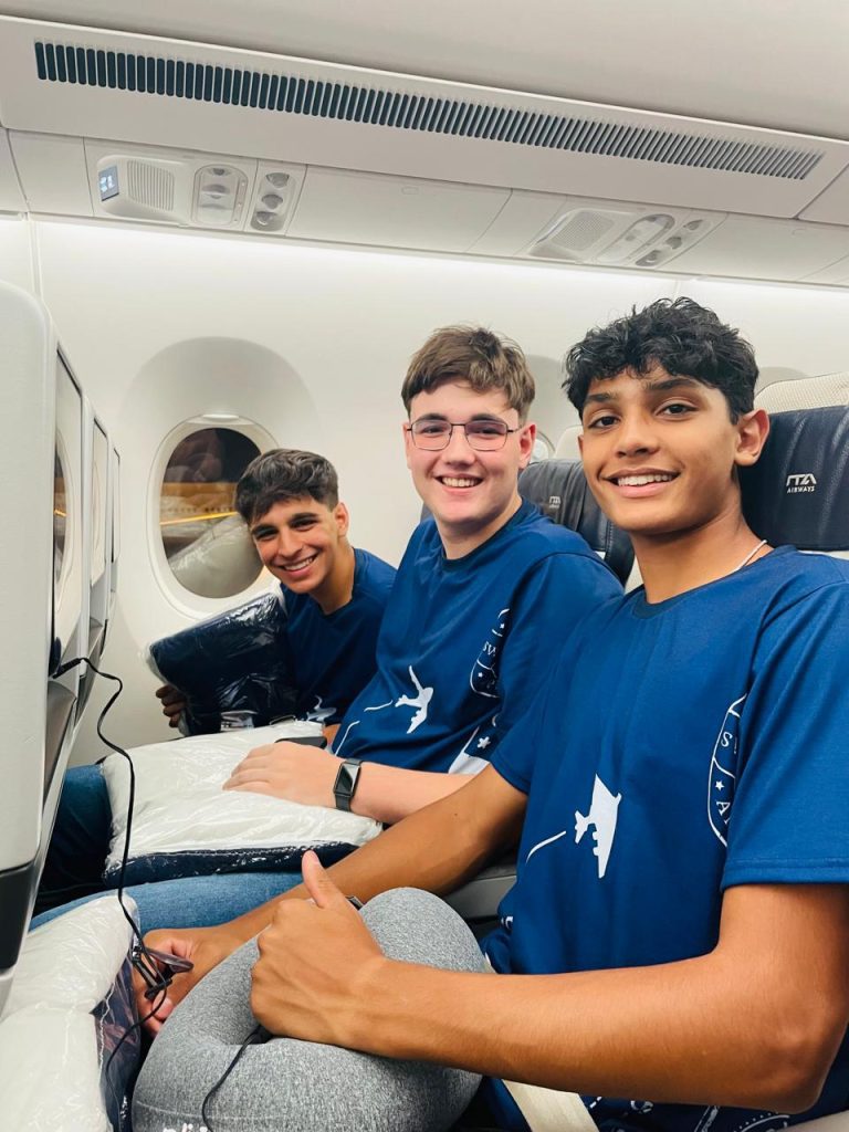 intercambio para suiça - amigos no avião