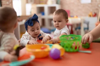 group-toddlers-learning-eat-sitting-table-kindergarten